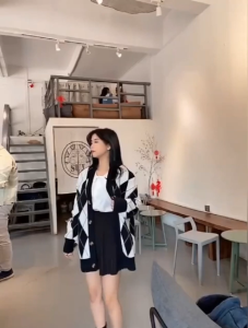 Kardigan Rajutan Baru Longgar Retro V-neck Korean Style Sweater Belah Ketupat Kotak-kotak Atasan Wanita Lengan Panjang Fashion Loose Kasual