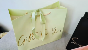 ถุงใส่ของขวัญ ถุงกระดาษบรรจุภัณฑ์ ถุงหูหิ้วพร้อมริบบิ้นผูก แบบหรูหรา