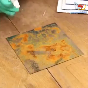 spray pembersi karat dan pelumas