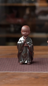 Bộ Lọc Trà Lược Trà Bằng Gốm Dùng Pha Trà Kèm Tượng Hình Chú Tiểu