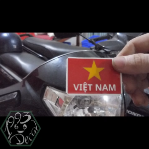 (1 Cái) Tem Lá Cờ Tổ Quốc Việt Nam chất liệu PHẢN QUANG dán đa vị trí trang trí xe phát sáng khi chiếu đèn