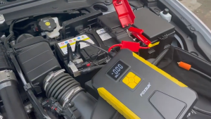 2IN1 FOXSUR เครื่องจั๊มสตาร์ทรถยนต์ ปั๊มลมไฟฟ้า จั๊ม แบตเตอรี่ รถยนต์ มอไซค์ กระบะ เติมลมยาง พกพาสะดวก เครื่องเบนซิน ดีเซล