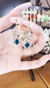 Bông tai hình thoi xanh đính đá trang nhã - phụ kiện trang sức nữ bông tai nữ bông tai vàng kiểu bong tai nữ khuyên tai nữ hàn quốc bong tai nữ kiểu han quoc bong tai nữ kiểu bạc LT93 BSTKL - [NaLa Shop]