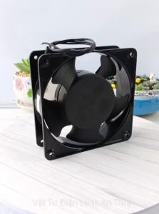 Quạt tủ lạnh bằng sắt 2 dây kích thước 12cm x 12cm 220V