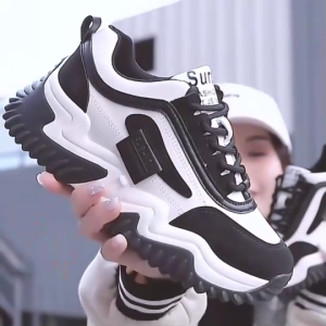 💥พร้อมส่ง💥 HENGHENG1🎈🎉รองเท้าผ้าใบ🏁 𝐂𝐡𝐚𝐫𝐜𝐨𝐚𝐥 สไตล์เกาหลี🌈 มีให้เลือก 2 สี สีขาวดำ สวยมาก💫 เสริมส้น 5 เซน size 36-40