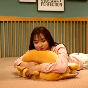 Bantal Roti Unik: Bantal Santai Anak dan Sofa Lucu