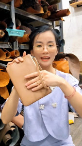 Ví cầm tay nữ cao cấp da bò thật Bảo hành 5 năm thương hiệu LONGDO LEATHER - BNM01