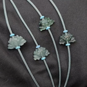 Vòng cáp hoa sen Lam Ngọkc không kén mệnh - Phong Thủy TUDO