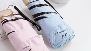 ร่มกันแดดขนาดเล็กสำหรับกลางแจ้งร่มกันแสง UV ร่มพับห้าทบเบามาก ครีมกันแดดและร่มกันฝน Umbrella