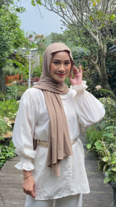 Khalisa Pashmina Rayon / Pasmina meleyot / Adem / Tanpa Pentul / Pasmina Viral / Hijab Kekinian / Jilbab Terbaru / Kerudung Remaja / Bahan Spandex /Premium Luxury/