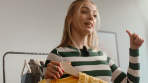 BOYA BOYALINK White Wireless Lavalier Microphone Noise Reduction Mini Lapel Microphone Auto-Pairing Wireless Mic for iPhone iPad Android PC for Recording YouTube Live Vlog Interview