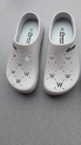 dép bít mủi chất liệu cao su dẻo mềm nhẹ mang êm chân thông thoáng size 36 đến 43.