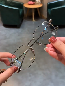 Kacamata Photochromic Anti Radiasi Logam Kotak Fashion Gaya Wanita