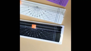 แท่นตัดกระดาษ A4 ที่ตัดกระดาษ แบบรูด เครื่องตัดกระดาษ แท่นตัดกระดาษโรตารี่ แบบดิส รุ่น 810 ใบมีดคม น้ำหนักเบา JBR Life Room