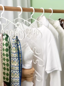 แขวน 6 ตะขอสำหรับราวตากผ้าอเนกประสงค์ ตะขอสำหรับแขวนกระเป๋าเป้สะพายหลังและหมวกเพื่อป้องกันไม่ให้เสื้อผ้าลื่นไถลบนราวตากผ้า G2695