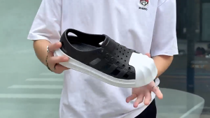 Men's Casual Sneakers: Slip-On Comfort Walking Shoes & Fashionable Streetwear