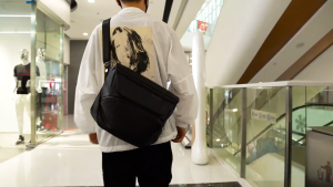 BANGE กระเป๋ากลาง ประเภท: ไฮโล้อล์ ความจุขนาด: ความย่อน สะพาย: สะพายพาดลำตัว สี: ดำกันน้ำ นักล่าสุด: 13 นิ้ว ที่คุณสนใจ: ขวัญเครื่องมือที่สุดในตลาดความรู้