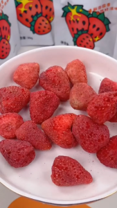 Mr.Squirrel Dried Strawberries Whole piece Healthy Snacks strawberry Dried Fruit 80g