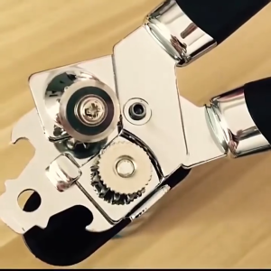 ที่เปิดกระป๋อง ที่เปิดกระป๋องอเนกประสงค์ 3 in 1  ที่เปิดขวด ที่เปิดฝา และยังเปิดฝาขวดได้ ที่เปิดฝาเบียร์ ที่เปิดกระป๋องสแตนเลส ที่เปิดกระป๋องแบบหมุน