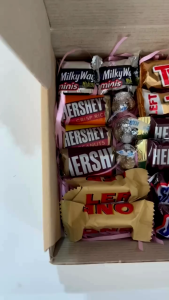 CHOCOLATE GIFT SET 16 PIECES SMALL BOX-TWIX HERSHEYS SNICKERS MILKY WAY TOBLERONE KISSES