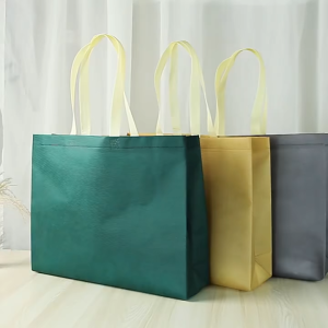 พร้อมส่ง ถุงผ้าสปันบอนด์ลดโลกร้อน ถุงช้อปปิ้งแบบพกพา สีทูโทน T205  ขยายข้าง ถุงผ้าไม่ทอพับได้ หนา 70 แกรม