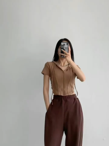 Dream Clothes💟เสื้อยืดผู้หญิง🎈เสื้อผ้าแฟชั่นสตรี สไตล์อเมริกันมีฮู้ดแขนสั้นผู้หญิงเสื้อสเวตเตอร์ถักฤดูร้อนบางผิดปกติสั้นเปิดเผยท้องท็อปส์ซูสำหรับผู้หญิง