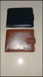 Deabolar Dompet Uang Lipat Tebal K3255 Bahan Kulit Sintetis Lembut Kilat Lilin Dengan Kancing Pengunci