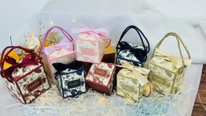 ถุงไทย กล่องขนม กล่อง กระดาษพิมพ์ลาย 4เหลี่ยม เล็ก/ใหญ่ ลายดอกไม้ ใส่ของชำร่วย ลูกอม