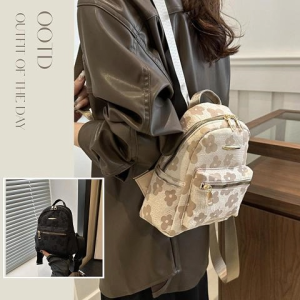 QLshop มาใหม่สุดปัง กระเป๋าสะพายหลังแฟชั่น รุ่นนี้ทรงเล็กกระทัดรัด สะพายหลังแบบเริสๆ พกพาสะดวก ใส่ของได้พอเหมาะ สีสวยสดใส งานกระเป๋าเป็นลายดอกไม้ สวยมงลงมากแม่