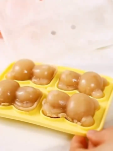 4pcs ice hockey mold 3D cute bear ice cube mold Silicone food grade ice cube tray mold Ice cream ice mold DIY beverage juice ice maker Home chocolate cake mold Ice cream box ice bear mold