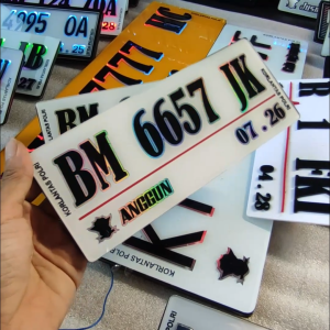 ( 1 SET ) Plat Nomor Akrilik Putih Hologram Sepeda Motor Baut