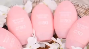 GLO21 SPF50+ Power Waterproof UV Protection High Sunscreen Spray- For All Skin Types D Sunscreen