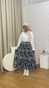 Rok Plisket Motif Bunga Wanita Rebertus Alena
