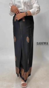 Sarung Wanita Mbak Santri Adem Lembut Jatuh Hitam Putih Berbagai Motif