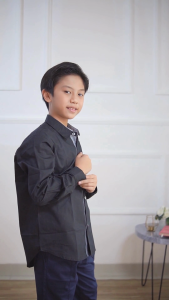 Kemeja Hitam untuk Anak Laki-Laki: Pilihan Terbaik untuk Aktivitas dan Sekolah