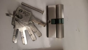 Silinder Kunci Isco BIG SN 60 mm: Solusi Kunci Anak Pintu Rumah