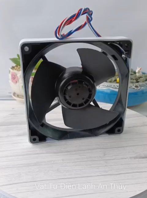 Quạt tủ lạnh HITACHI 3 dây 12V kích thước 12.5cm x 12.5cm hãng NIDEC
