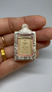 กรอบพระ ใส่สมเด็จพิมพ์คะแนน ขนาดมาตรฐาน ทำจากเงินผสม ขนาด กว้าง 2.1ซม.x สูง 2.7ซม. (หรือขนาดใกล้เคียง)