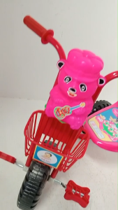 AB TOY รถเด็กสามล้อแตรแพนด้าล้อดำ เบอร์ 2 มีแตรลมและขาถีบ ประกอบพร้อมจัดส่ง