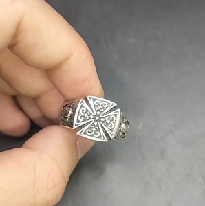 Cincin Pria Desain Cross Bercorak Silver Gaya Retro HipHop Model Terbuka