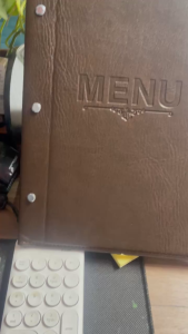 Bìa da menu đinh kích thước A4 màu nâu cho nhà hàng