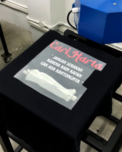 Desain Kaos Keren - Kaos Islami Desain Cari Harta Bahan Combed 20s Tebal Lembut dan Nyaman Standar Kaos Distro