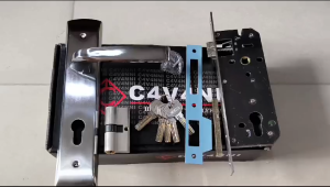 Kunci Pintu Cavanni Premium & Handle Pintu: Desain Modern & Keamanan\\n\\n Kunci Pintu Cavanni Premium\\n\\n Apa Itu Kunci Pintu Cavanni Premium?\\n\\nKunci pintu Cavanni Premium adalah kunci pintu berkualitas tinggi yang dirancang dengan desain modern dan fokus pada keamanan. Kunci ini memiliki fitur keamanan yang canggih dan bahan yang kuat untuk memberikan perlindungan maksimal pada pintu Anda.\\n\\n Bagaimana Menggunakan Kunci Pintu Cavanni Premium?\\n\\nMenggunakan kunci pintu Cavanni Premium sangat mudah. Anda hanya perlu memasukkan kunci ke dalam lubang kunci dan putar untuk membuka atau menutup pintu. Kunci ini juga dilengkapi dengan sistem penguncian yang canggih untuk meningkatkan keamanan.\\n\\n Keunggulan Kunci Pintu Cavanni Premium\\n\\nKunci pintu Cavanni Premium memiliki beberapa keunggulan, antara lain:\\n\\n- Desain modern dan elegan\\n- Bahan kuat dan tahan lama\\n- Sistem penguncian canggih\\n- Perlindungan maksimal terhadap pencurian\\n\\n Handle Pintu Kualitas Tinggi\\n\\n Apa Itu Handle Pintu Kualitas Tinggi?\\n\\nHandle pintu kualitas tinggi adalah handle pintu yang dirancang dengan bahan berkualitas tinggi dan desain modern untuk memberikan tampilan yang elegan pada pintu Anda. Handle ini juga dilengkapi dengan fitur keamanan untuk meningkatkan perlindungan pintu.\\n\\n Bagaimana Memilih Handle Pintu Kualitas Tinggi?\\n\\nUntuk memilih handle pintu kualitas tinggi, perhatikan beberapa hal berikut:\\n\\n- Bahan yang digunakan\\n- Desain dan tampilan\\n- Fitur keamanan\\n- Kemudahan penggunaan\\n\\n Keunggulan Handle Pintu Kualitas Tinggi\\n\\nHandle pintu kualitas tinggi memiliki beberapa keunggulan, antara lain:\\n\\n- Tampilan elegan dan modern\\n- Bahan berkualitas tinggi dan tahan lama\\n- Fitur keamanan yang canggih\\n- Kemudahan penggunaan\\n\\n Aksesoris Pintu Berkualitas\\n\\n Apa Itu Aksesoris Pintu Berkualitas?\\n\\nAksesoris pintu berkualitas adalah aksesori pintu yang dirancang dengan bahan berkualitas tinggi dan desain modern untuk memberikan tampilan yang elegan pada pintu Anda. Aksesori ini juga dilengkapi dengan fitur keamanan untuk meningkatkan perlindungan pintu.\\n\\n Bagaimana Memilih Aksesoris Pintu Berkualitas?\\n\\nUntuk memilih aksesoris pintu berkualitas, perhatikan beberapa hal berikut:\\n\\n- Bahan yang digunakan\\n- Desain dan tampilan\\n- Fitur keamanan\\n- Kemudahan penggunaan\\n\\n Keunggulan Aksesoris Pintu Berkualitas\\n\\nAksesoris pintu berkualitas memiliki beberapa keunggulan, antara lain:\\n\\n- Tampilan elegan dan modern\\n- Bahan berkualitas tinggi dan tahan lama\\n- Fitur keamanan yang canggih\\n- Kemudahan penggunaan\\n\\n Kunci Pintu Besar untuk Keamanan\\n\\n Apa Itu Kunci Pintu Besar untuk Keamanan?\\n\\nKunci pintu besar untuk keamanan adalah kunci pintu yang dirancang dengan ukuran besar dan bahan kuat untuk memberikan perlindungan maksimal pada pintu Anda. Kunci ini juga dilengkapi dengan sistem penguncian canggih untuk meningkatkan keamanan.\\n\\n Bagaimana Memilih Kunci Pintu Besar untuk Keamanan?\\n\\nUntuk memilih kunci pintu besar untuk keamanan, perhatikan beberapa hal berikut:\\n\\n- Ukuran dan bahan\\n- Desain dan tampilan\\n- Fitur keamanan\\n- Kemudahan penggunaan\\n\\n Keunggulan Kunci Pintu Besar untuk Keamanan\\n\\nKunci pintu besar untuk keamanan memiliki beberapa keunggulan, antara lain:\\n\\n- Perlindungan maksimal terhadap pencurian\\n- Bahan kuat dan tahan lama\\n- Sistem penguncian canggih\\n- Kemudahan penggunaan\n}