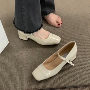 QLshop พร้อมส่ง รองเท้าแฟชั่นเสริมส้น ดีเทลเรียบหรูดูแพง สีสวยแมทช์ได้ง่ายใส่ได้หลายโอกาส วัสดุเป็นยางอย่างดี ทนทาน ราคาดีมมาก สายแฟชั่นต้องตำรีบเลย