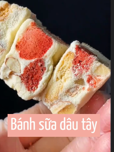 Bánh Sữa Dâu Tây hoà quyện hương vị ngọt nhẹ của sữa và dâu tây tạo nên chiếc bánh thơm ngon đặc trưng Bánh Organic Không Cholesterol Bánh Carton 1Kg Và 500 Gram - Lazada