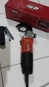 Model Makita M 0900 B Mesin Gerinda Tangan 4\\\" M0900B Angle Grinder 4 Inch / MT 90 / MT90 - IWA MT90