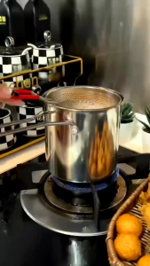 BỘ NỒI INOX KÈM RỔ CHIÊN LỌC DẦU 2 in 1 CỰC TIỆN LỢI DUNG TÍCH 1200ml--(Dùng Được Bếp Từ )