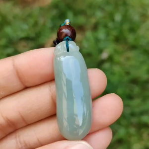 Light Green Natural Type A Jadeite Pendant Necklace crafted as Fuku Melon with certificate weigh 7.07 grams 40.3 * 14.5 * 6.9 mm (pendant135)