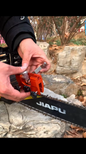 Chainsaw SharpenerChainsaw Vise and Hand-Cranked Chainsaw Sharpening Jig KitPortable Chain Saw Shaperener Tool for All Chain Saws and Electric Saws