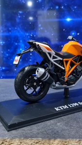 Diecast Miniatur Mainan Sepeda Motor Gede KTM 1290 Super Duke R 1/12 Aktif Suspensi